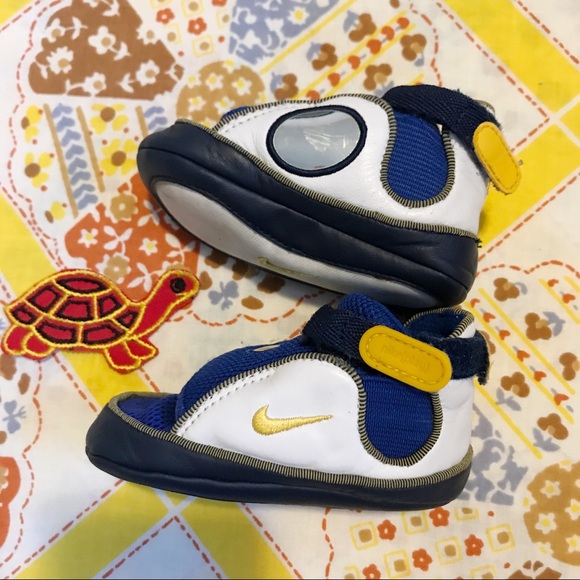 Vintage Nike (play) Size 4 Slip-on Shoes - Picture 3 of 5